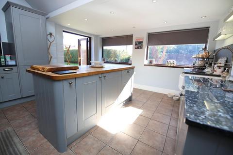 100 Stone Road, Uttoxeter, ST14 7QW