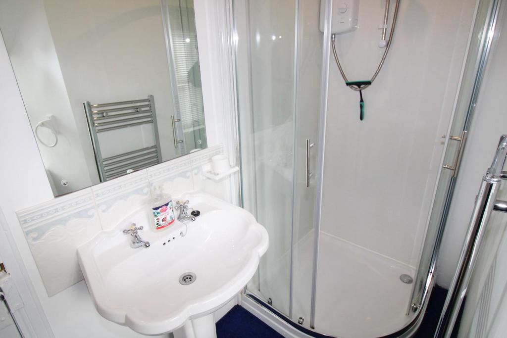 SHOWER ROOM (4).jpg