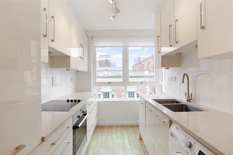 34 Chelsea Towers, London, SW3 5PN