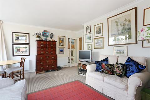 34 Chelsea Towers, London, SW3 5PN