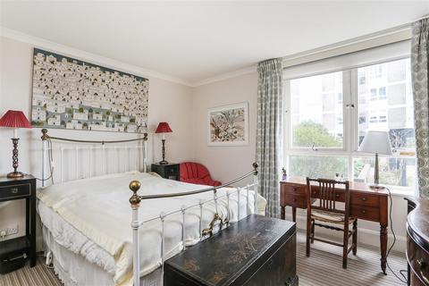 34 Chelsea Towers, London, SW3 5PN