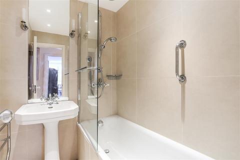 34 Chelsea Towers, London, SW3 5PN