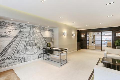 34 Chelsea Towers, London, SW3 5PN