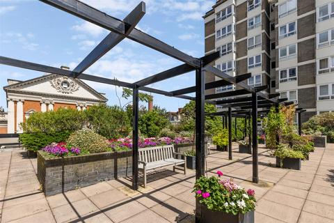 34 Chelsea Towers, London, SW3 5PN
