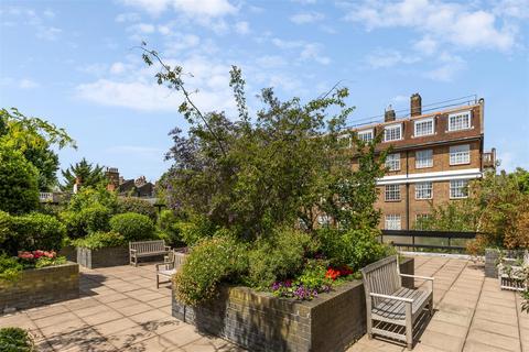34 Chelsea Towers, London, SW3 5PN