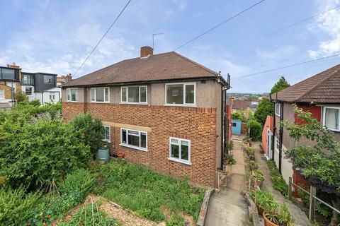 2a Blythe Close, London, SE6 4UW
