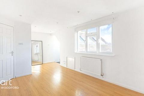 1 bedroom flat for sale, Chigwell Road, South Woodford