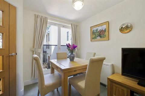 2 bedroom apartment for sale, Wilton Court, Southbank Road, Kenilworth, Warwickshire, CV8 1RX