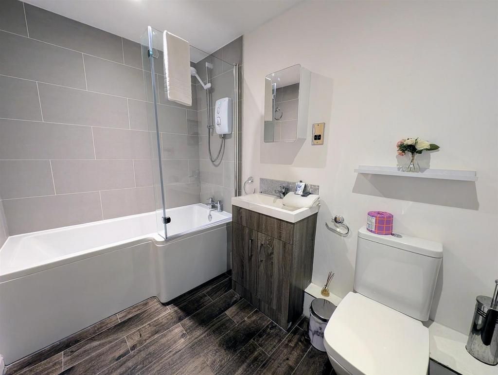 Family Bathroom.jpg
