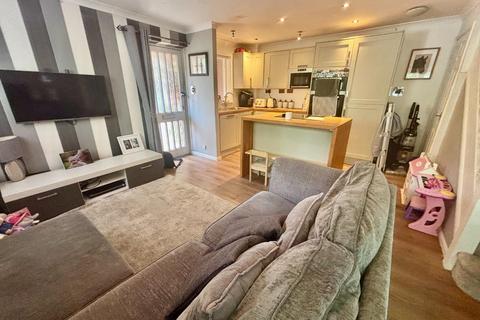 27 Winnington Close, Northampton, NN3 5JN