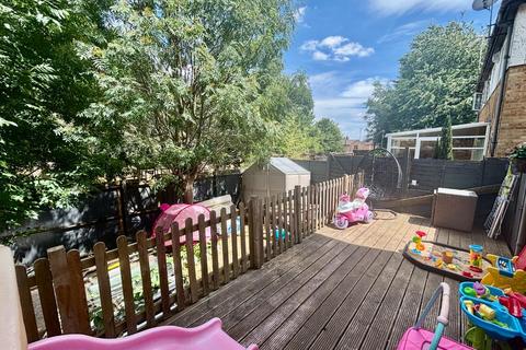 27 Winnington Close, Northampton, NN3 5JN