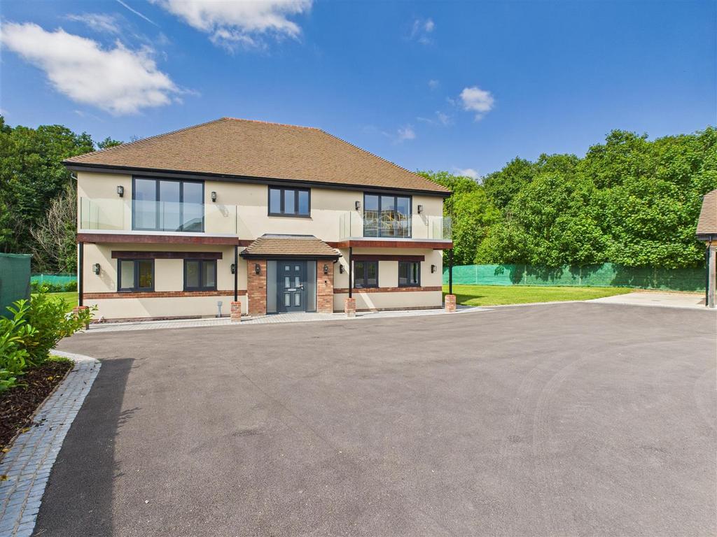 6 bedroom Detached for sale
