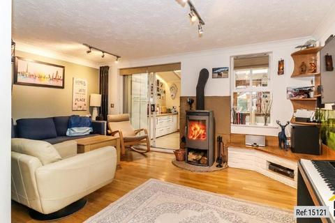 4 bedroom semi-detached house for sale, Cherry Hills, Watford, United Kingdom, WD19