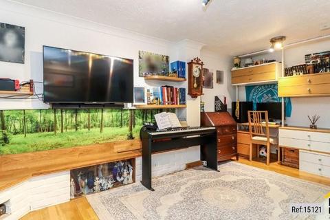 4 bedroom semi-detached house for sale, Cherry Hills, Watford, United Kingdom, WD19