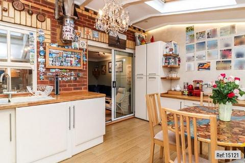 4 bedroom semi-detached house for sale, Cherry Hills, Watford, United Kingdom, WD19