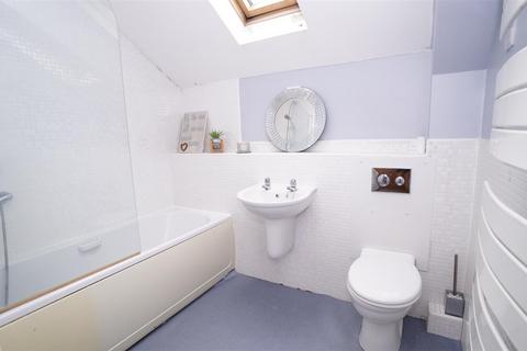 1 bedroom apartment to rent, Sovereign Court, Bradford