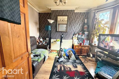 2 bedroom terraced house for sale, Luton Road, Chatham