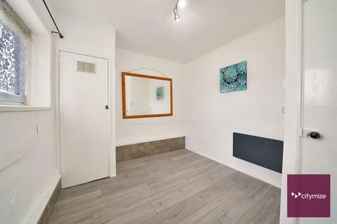 2 bedroom flat for sale, Alderman Avenue, Barking