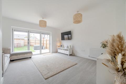 2 bedroom end of terrace house for sale, Millet Road, Wokingham RG40