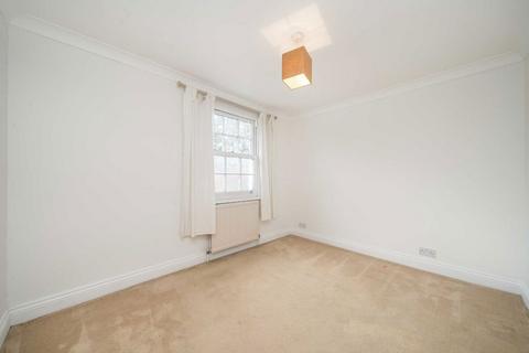undefined, High Street, Hampton TW12