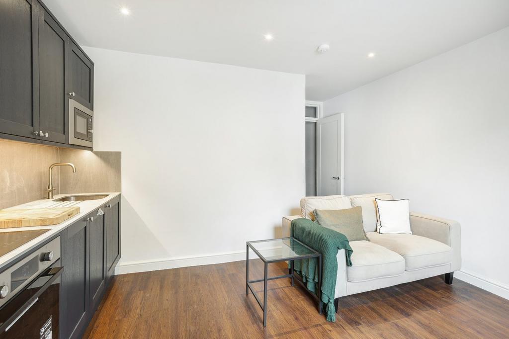 Kitchen / Reception