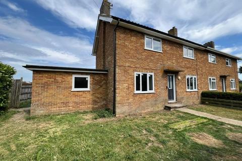 3 bedroom semi-detached house to rent, Abbots Close, Denham