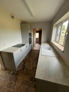 3 bedroom semi-detached house to rent, Abbots Close, Denham