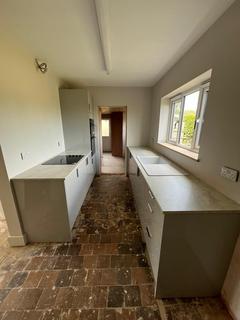 3 bedroom semi-detached house to rent, Abbots Close, Denham