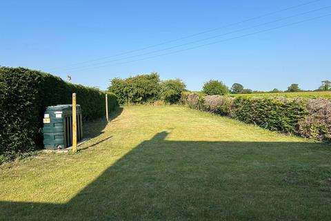 3 bedroom semi-detached house to rent, Abbots Close, Denham