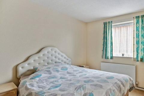 2 bedroom apartment for sale, Haslam Close, Ickenham, Uxbridge