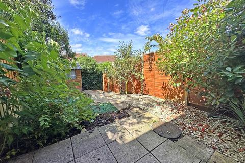 2 Holley Close, Exminster, Exeter, EX6 8SS