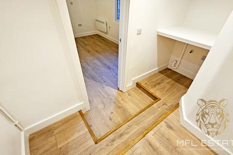 Studio to rent, Brownhill Road, Catford SE6