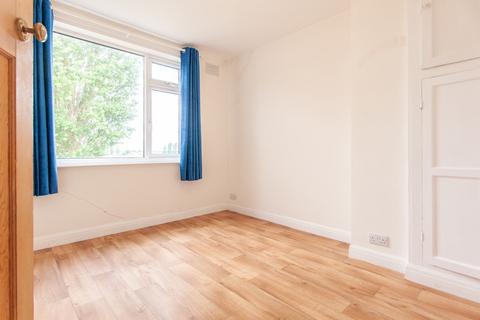 3 bedroom semi-detached house to rent, Cranbrook Ave, Hull HU6