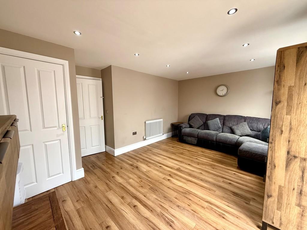 43 king road lounge 2