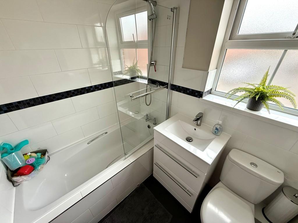 43 king road bathroom