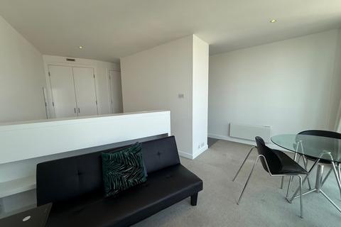 Studio to rent, The Rotunda, 150 New Street