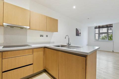 3 bedroom flat to rent, Bromyard Avenue, London