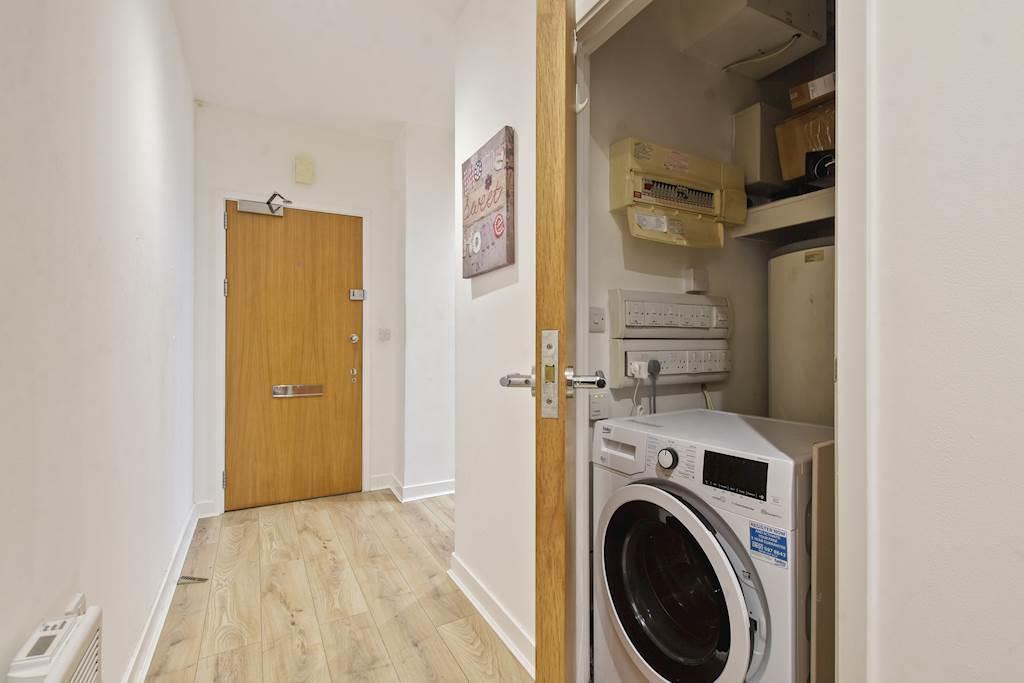 09-69dd GCWEL - 474 Bromyard House - Hall -Original