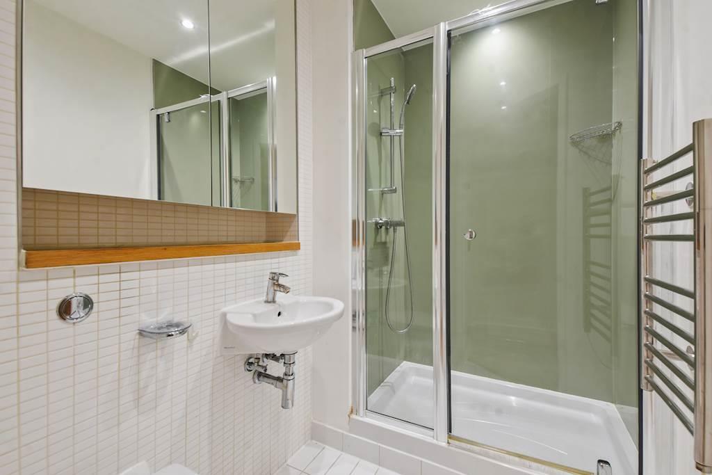 14-498b GCWEL - 474 Bromyard House - Shower -Origin