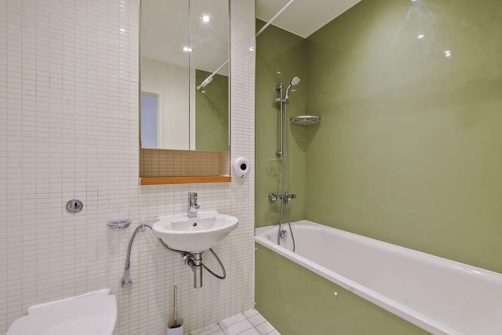 07-2dd3 GCWEL - 474 Bromyard House - Ensuite -Origi