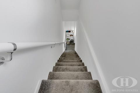 3 bedroom maisonette for sale, Longford Avenue, Southall