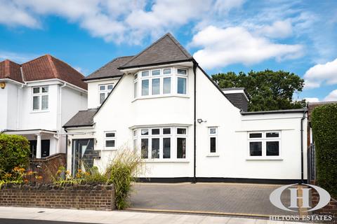 18 Minterne Avenue, Southall, UB2 4HW