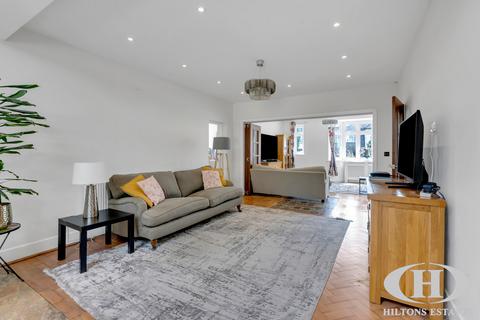 18 Minterne Avenue, Southall, UB2 4HW