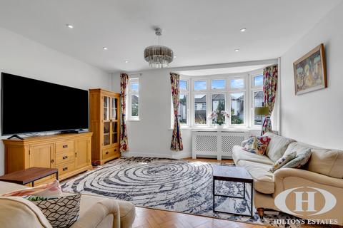 18 Minterne Avenue, Southall, UB2 4HW