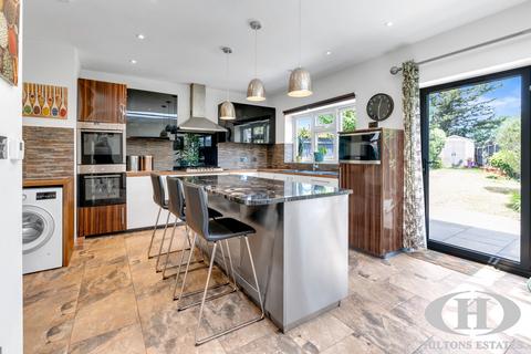 18 Minterne Avenue, Southall, UB2 4HW
