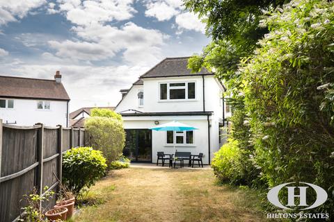 18 Minterne Avenue, Southall, UB2 4HW