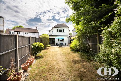 18 Minterne Avenue, Southall, UB2 4HW