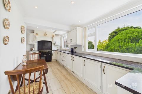 3 bedroom detached house for sale, Woodfield Drive, Swadlincote