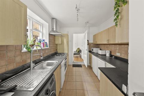 14 Strafford Road, Hounslow, TW3 3EN
