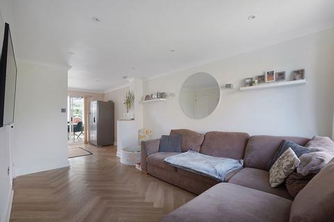 25 Howlsmere Close, Halling, Rochester, ME2 1NF